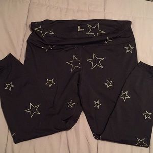 Black star leggings
